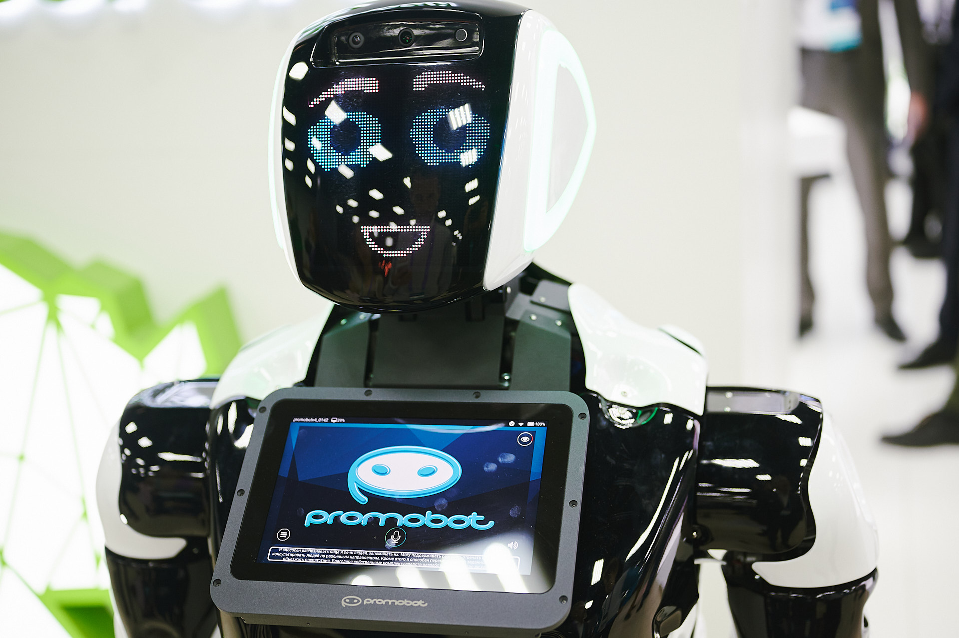 Робот готов проверять QR-коды пассажиров в аэропорту Перми