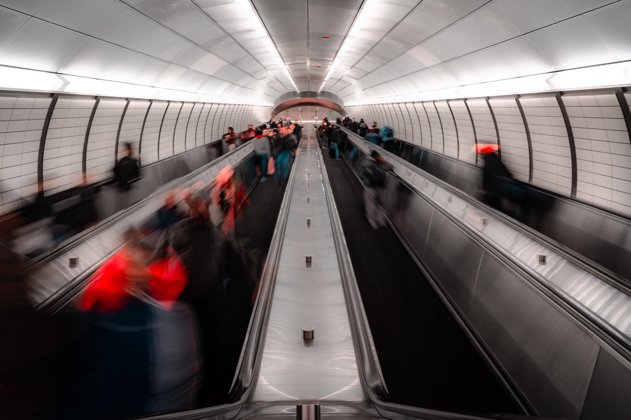 Российские ученые разработали нейросети, которые смогут дежурить у эскалаторов метро