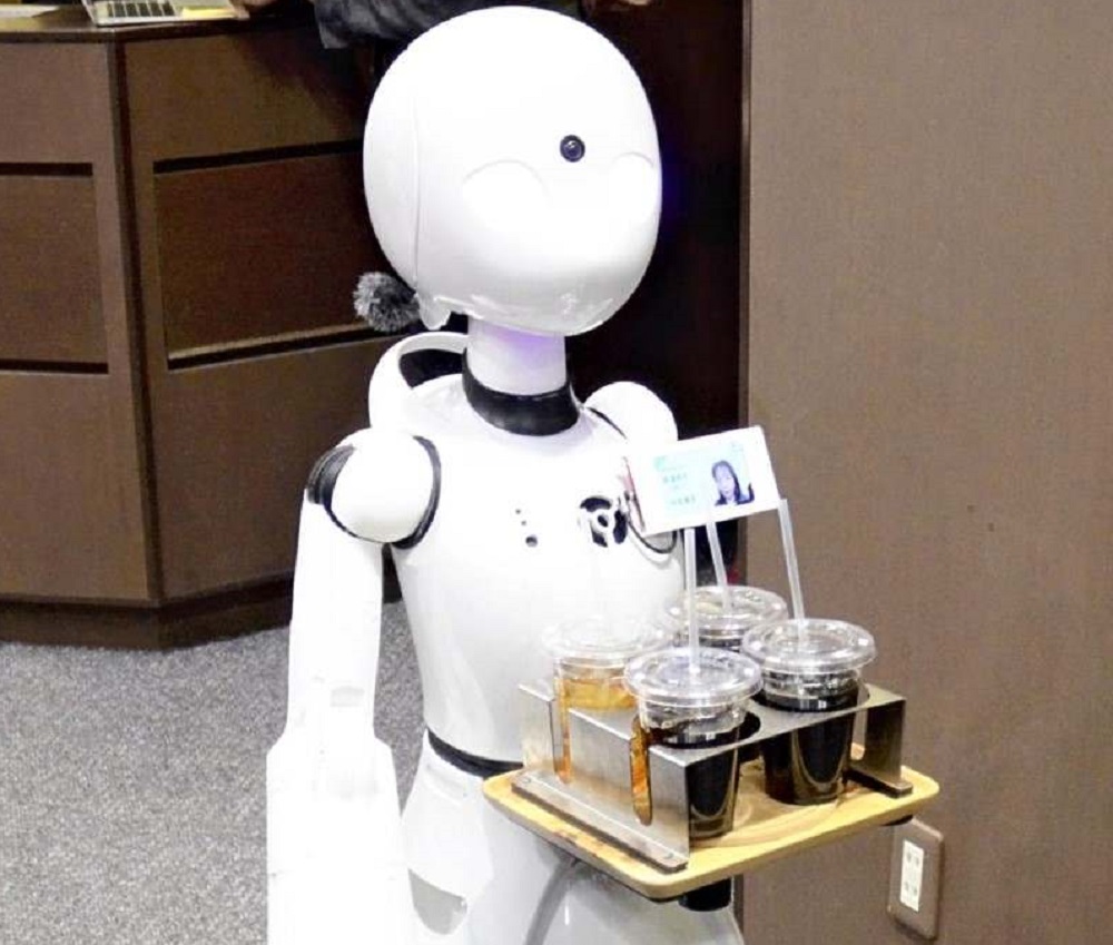В японском кафе трудятся роботы-аватары, которыми управляют инвалиды