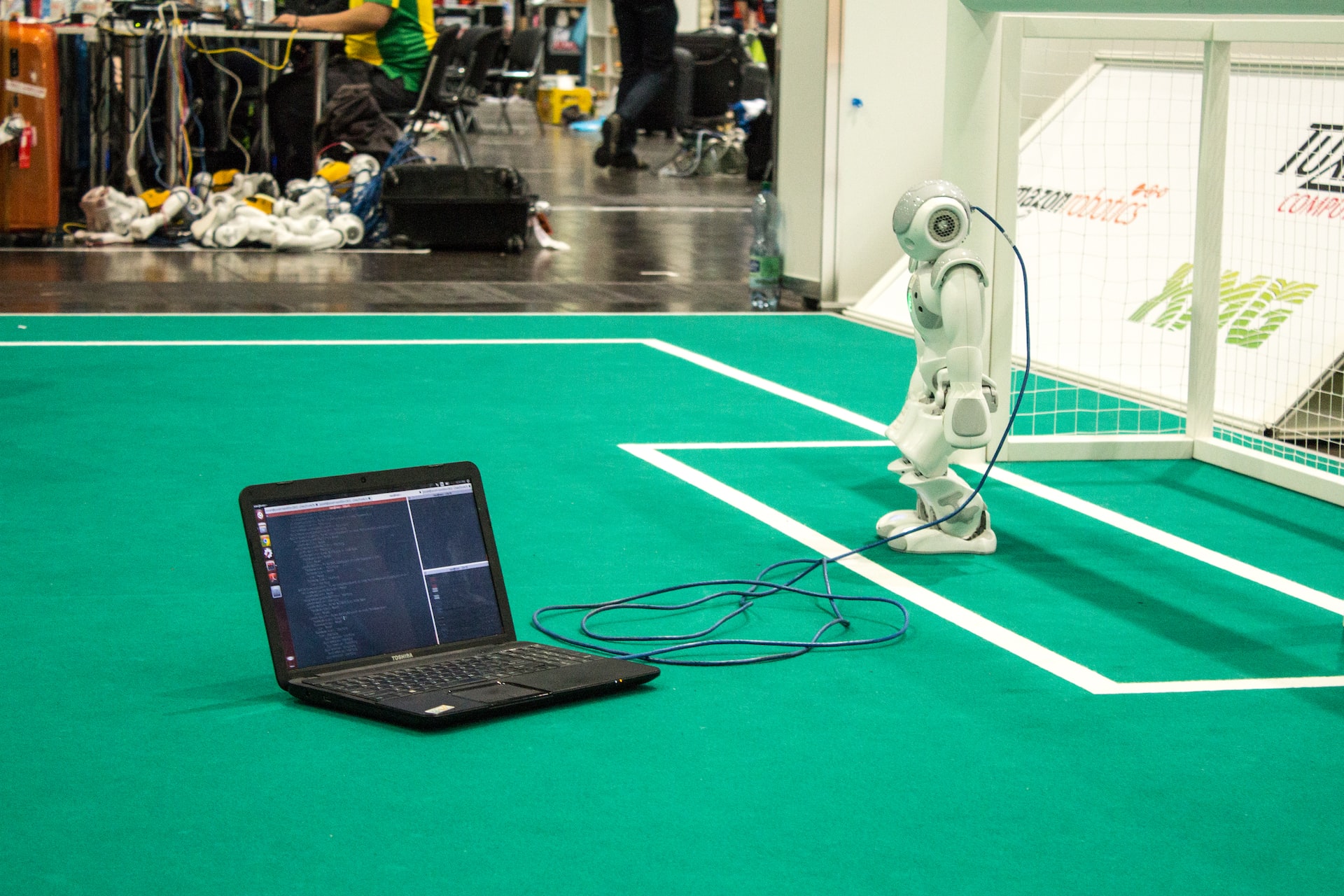 Программирование роботов и беспилотников теперь вид спорта: почему это важно