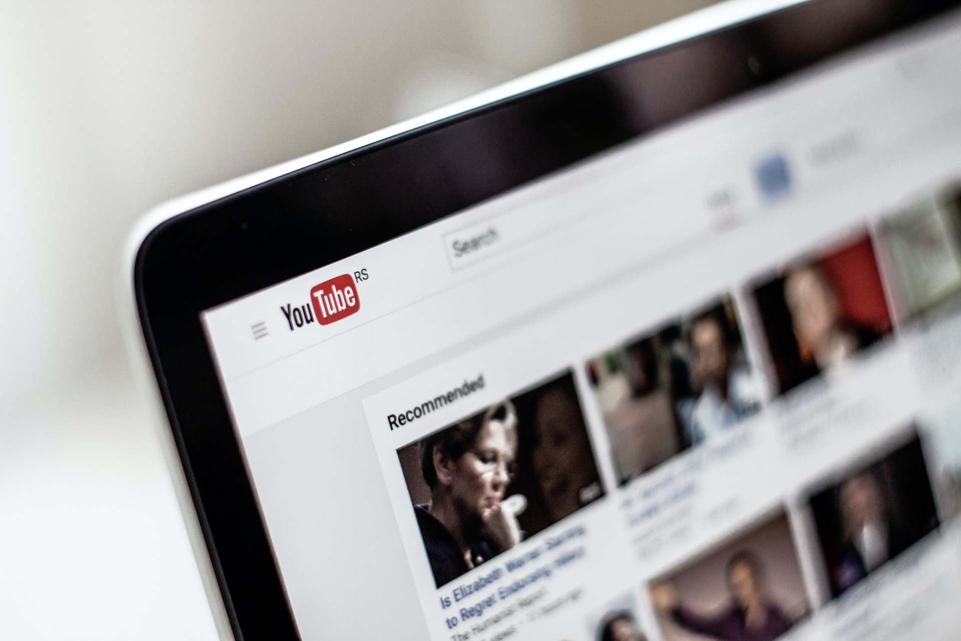YouTube обяжет авторов маркировать контент, созданный нейросетями