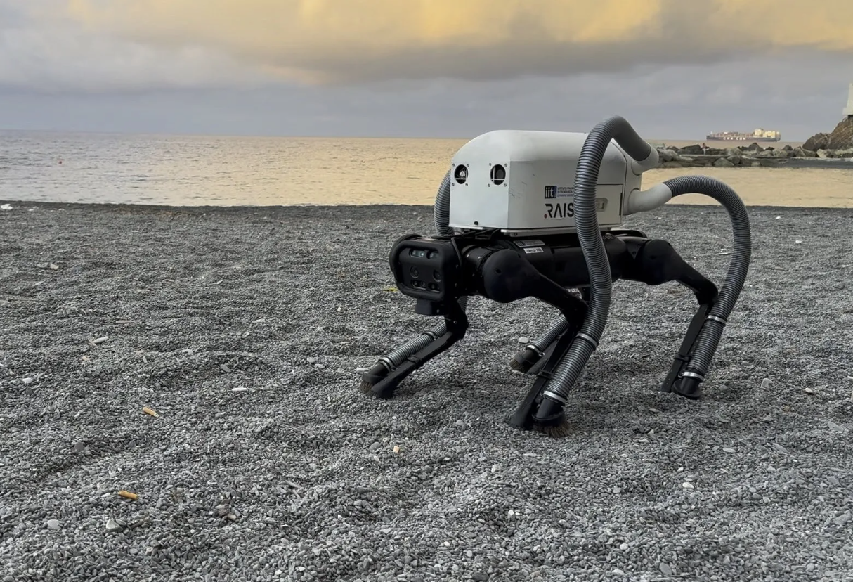 Робот-собака VERO убирает окурки с пляжа с помощью пылесосов
