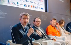 Алгоритмы у власти: как ИИ переписывает правила конкуренции в глобальных отраслях