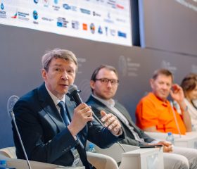 Алгоритмы у власти: как ИИ переписывает правила конкуренции в глобальных отраслях