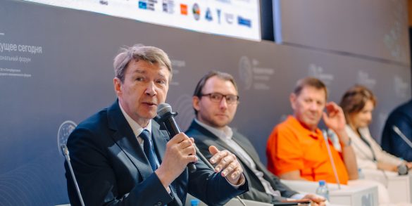 Алгоритмы у власти: как ИИ переписывает правила конкуренции в глобальных отраслях