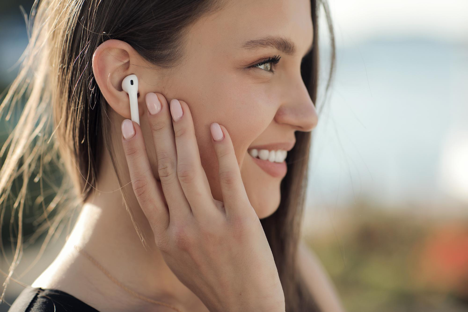 Apple перенесла выпуск ИИ-наушников AirPods с камерами на 2027 год